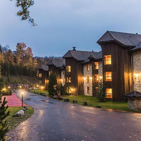 Hotel Et Centre De Villegiature Lac Carling Grenville-Sur-La-Rouge Exteriör bild