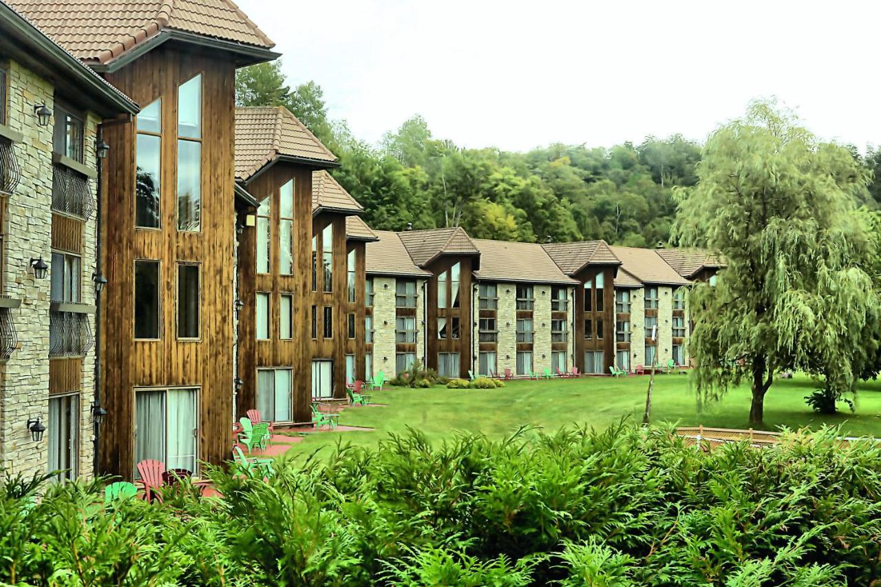 Hotel Et Centre De Villegiature Lac Carling Grenville-Sur-La-Rouge Exteriör bild